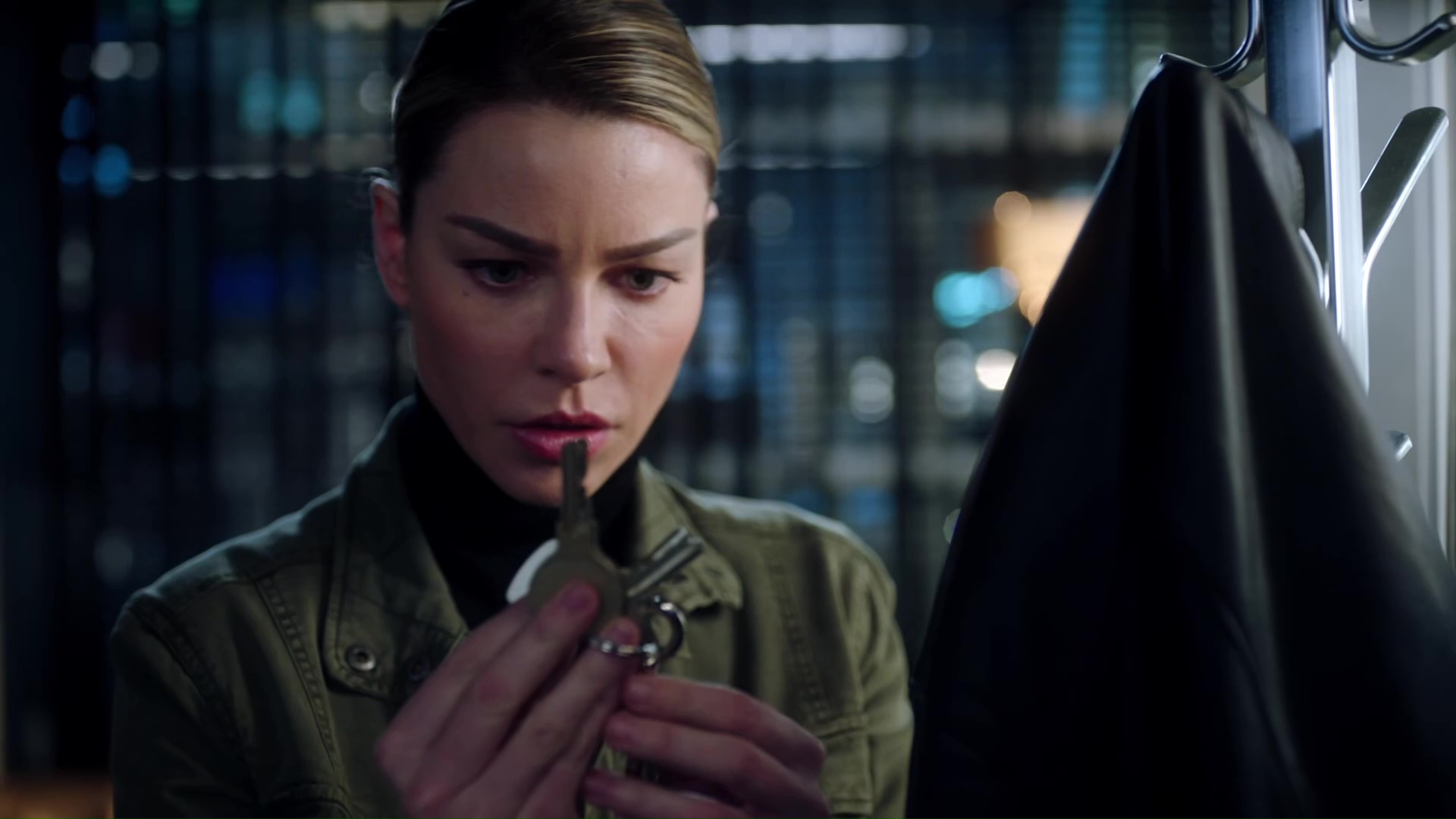 Decker finds key in coat pockets of Lieutenant