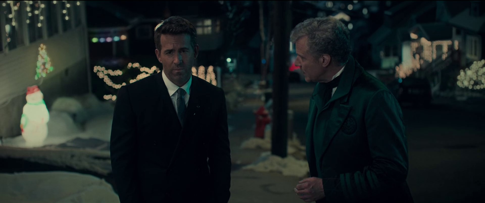 Ryan Raynolds outside at xmas with Will Ferrell
